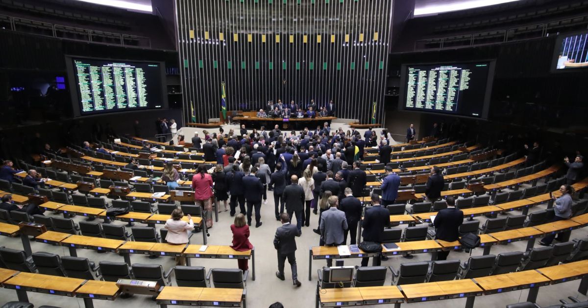 Governo e oposição entram em guerra de narrativas por queda de MP