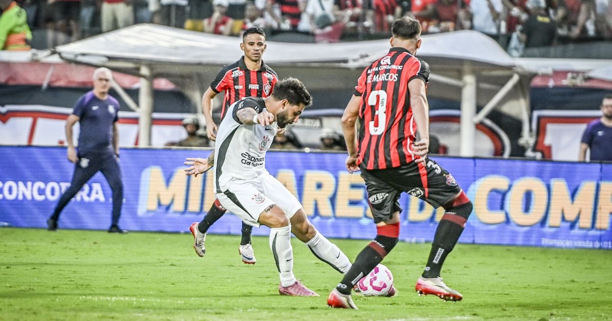 Inacreditável: Yuri Alberto perde gol sem goleiro em Vitória x Corinthians