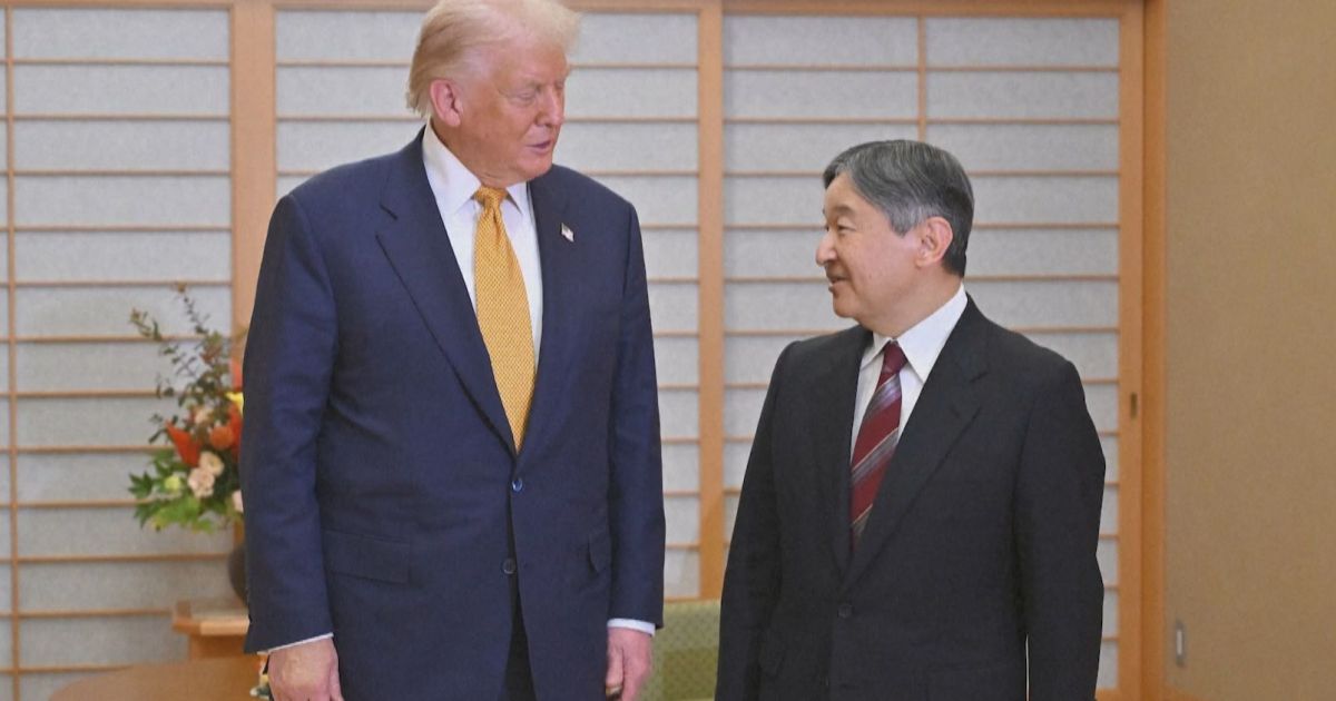 Trump se encontra com o imperador do Japão em Tóquio