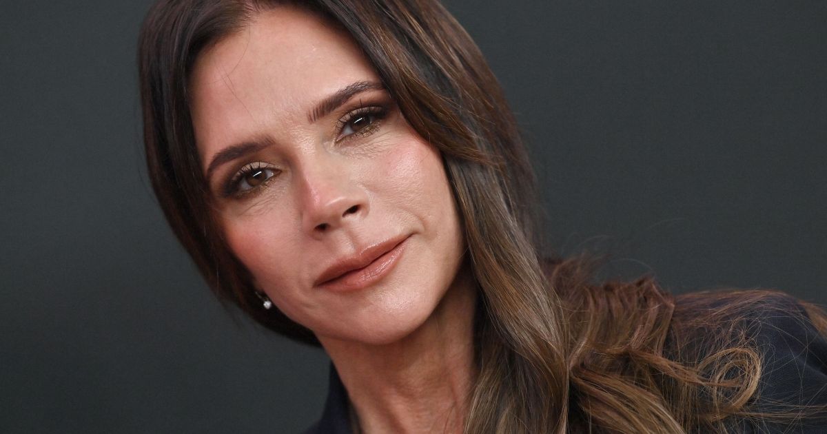 Victoria Beckham revela que usava bolsa falsa para se manter relevante