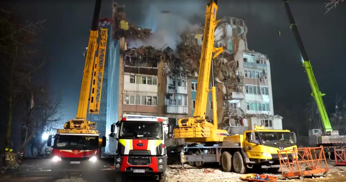 Ataque russo a prédio residencial deixa mortos na Ucrânia, diz ministro