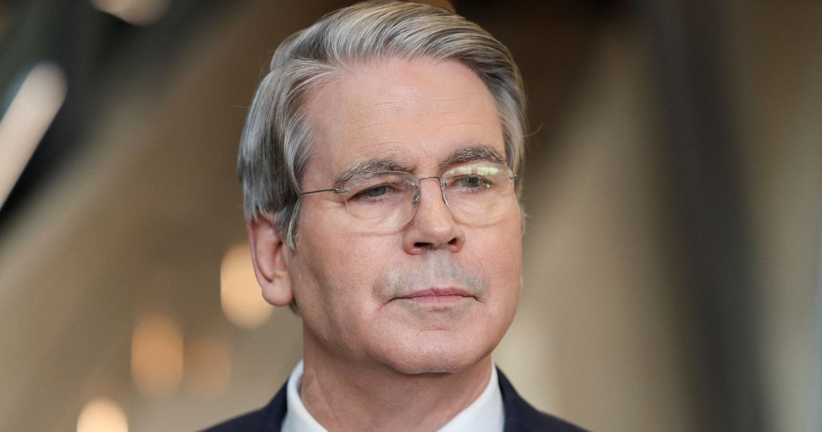 Bessent nega crescimento da China e diz que país desacelerou em 7 meses