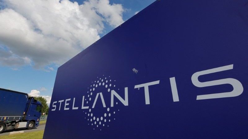 CEO da Stellantis: Produtividade no Brasil é limitada, mas há interesse