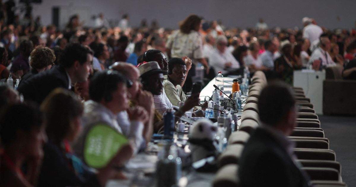 COP30: cúpula fecha acordo climático que ignora combustíveis fósseis