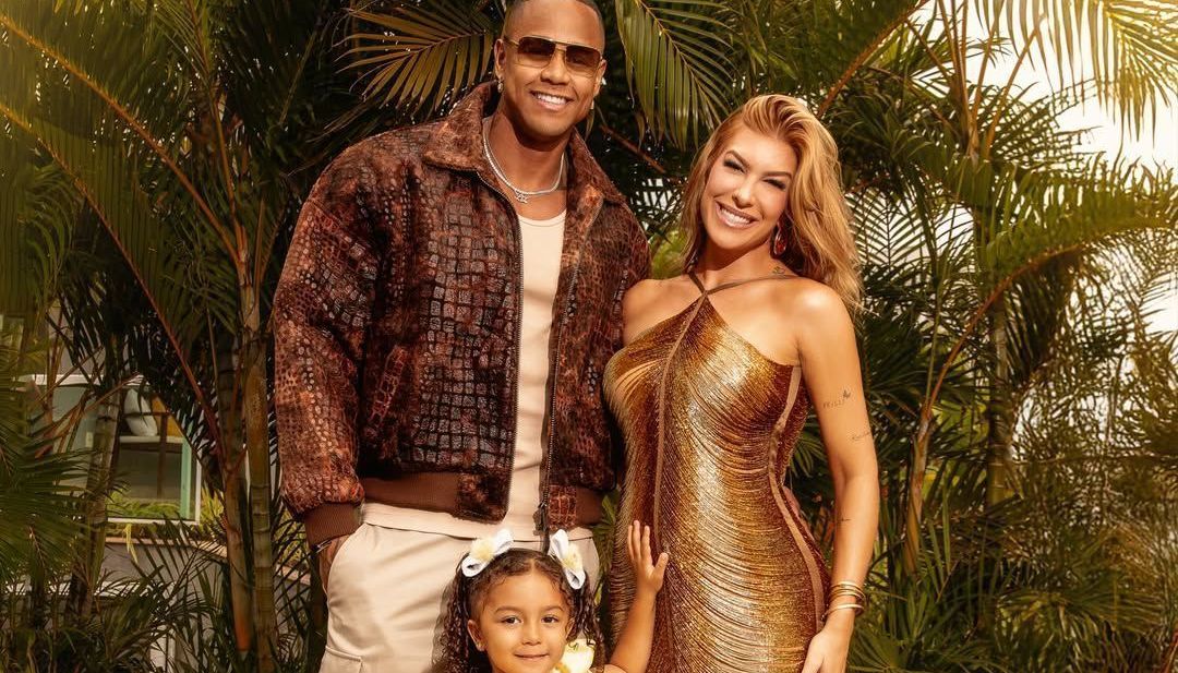 Léo Santana e Lore Improta revelam sexo do filho; saiba