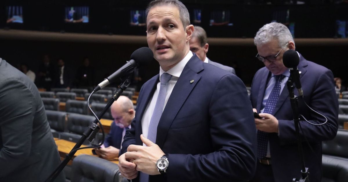 Relatórios de Derrite desagradam até oposição e bancada da bala na Câmara