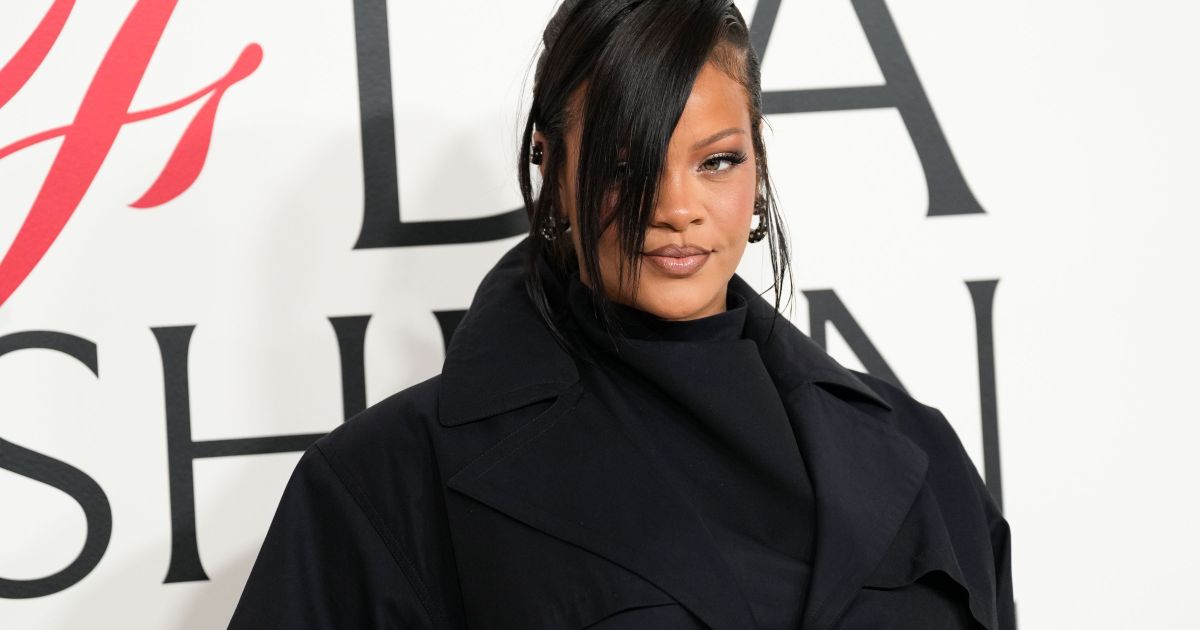 Rihanna faz primeira aparição pública com a filha; veja foto