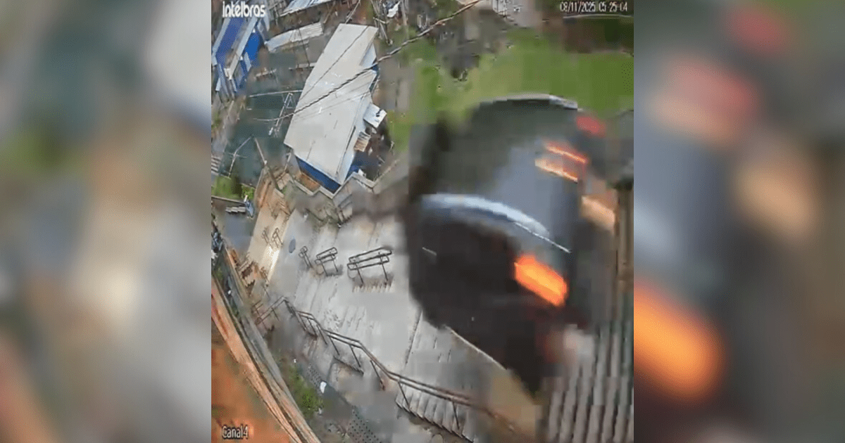 Vídeo: carro 'voa' em escadão após motorista perder o controle em São Paulo