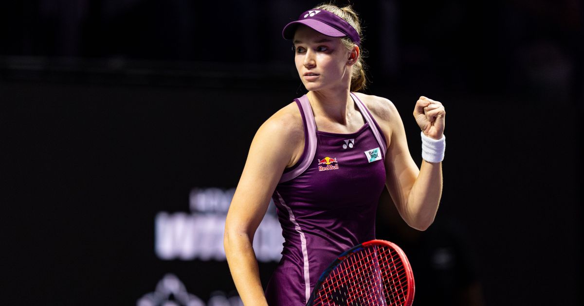 WTA Finals: Rybakina bate Swiatek e garante vaga na semi de forma inédita