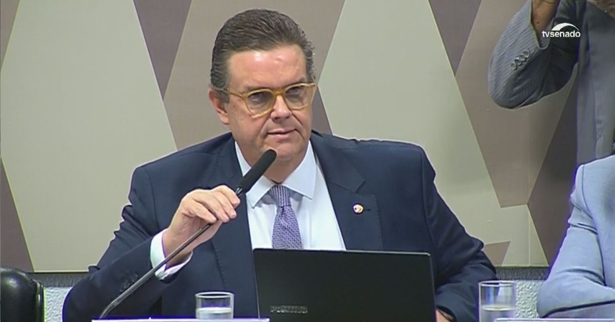 Após prisão de ex-secretário, ministro diz que governo não protege ninguém