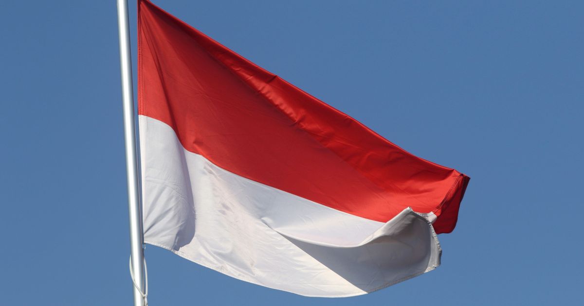 Enchentes repentinas deixam 14 mortos e quatro desaparecidos na Indonésia