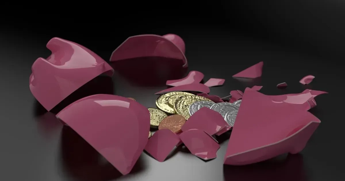 Juros altos e cartão de crédito para comer empurram famílias ao vermelho