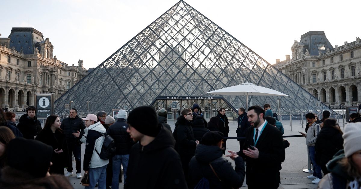 Louvre segue fechado em meio à greve e funcionários avaliam prorrogação