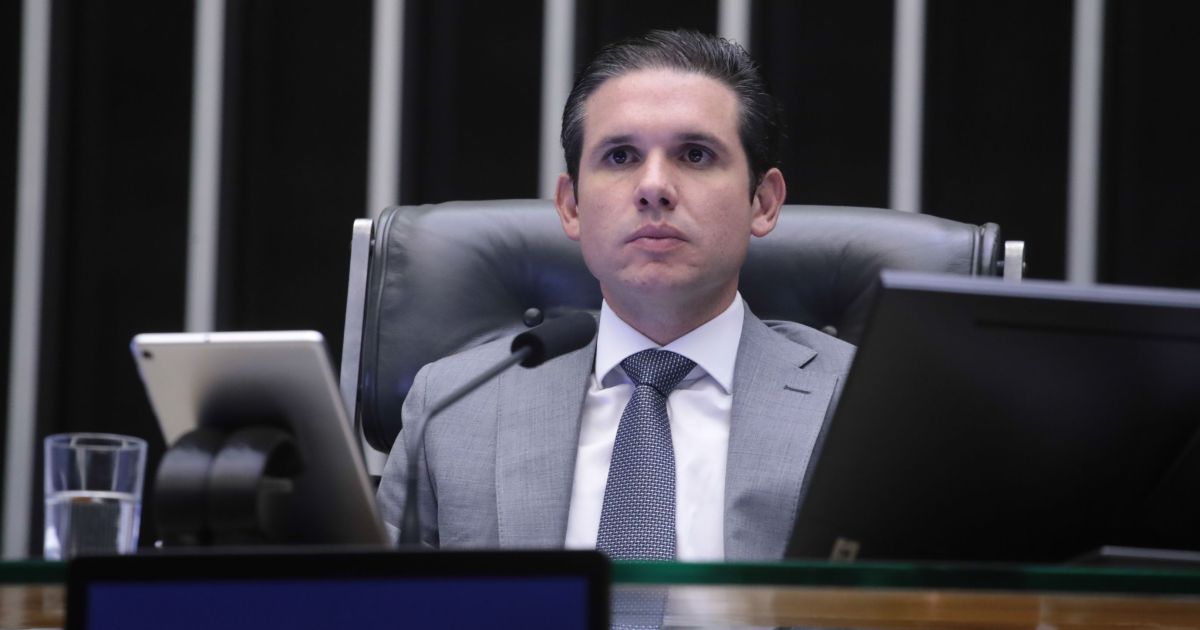 Prazo de 48h pressiona decisão de Hugo Motta sobre futuro de Zambelli