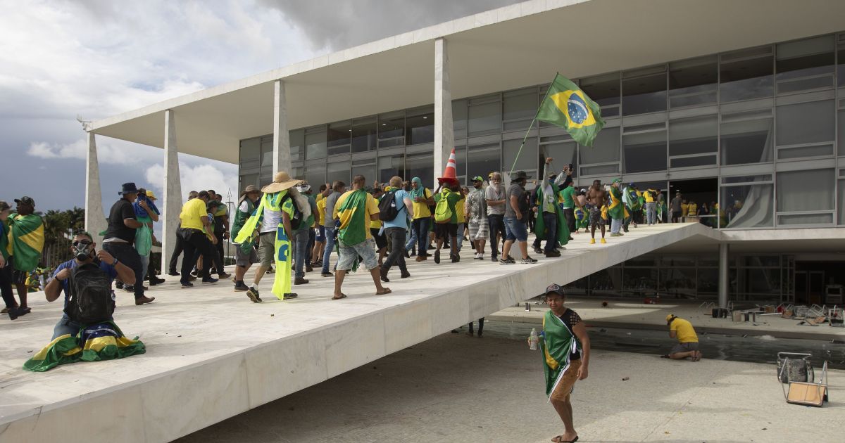 Quaest: 47% dos brasileiros são contra redução de penas do PL da Dosimetria