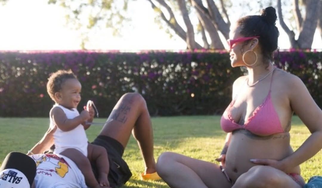 Rihanna celebra a Independência de Barbados e posta fotos em família