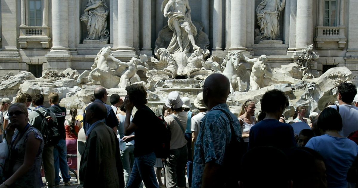 Roma cobrará taxa de dois euros de turistas na Fontana di Trevi