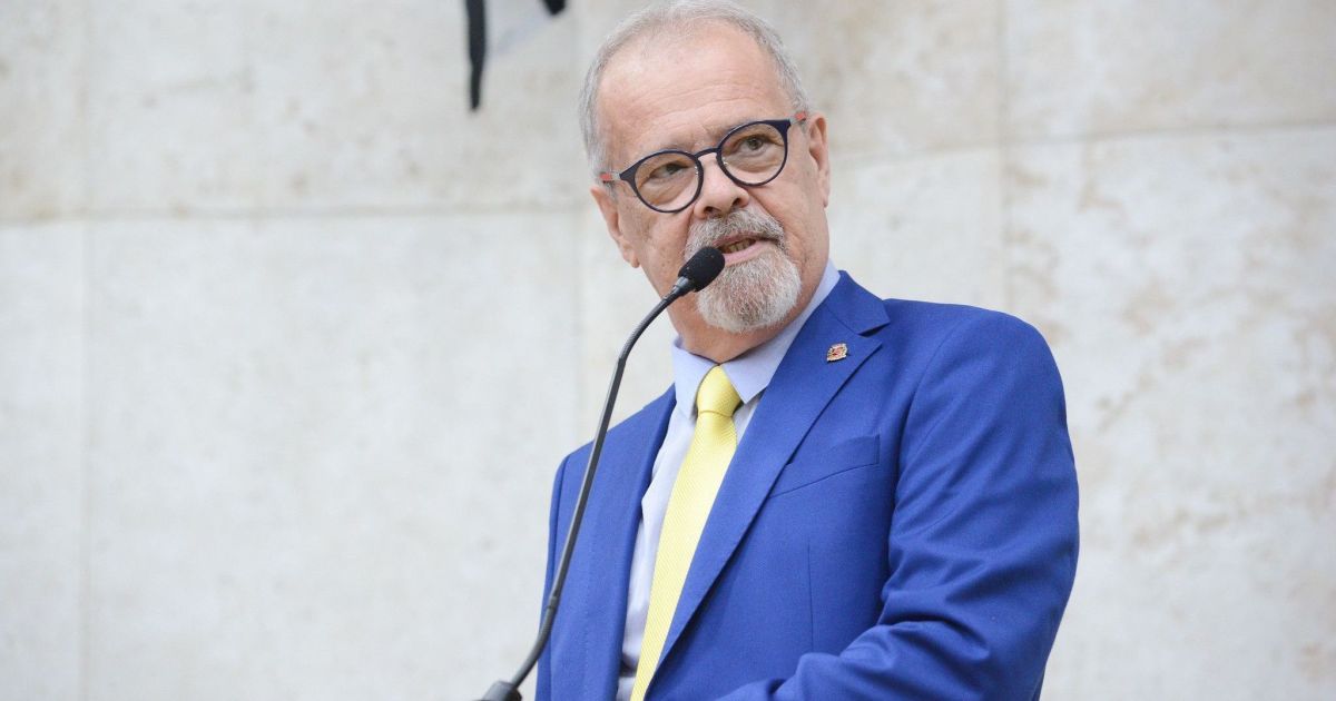 Sem votos contra, Ricardo Teixeira é reeleito presidente da Câmara de SP
