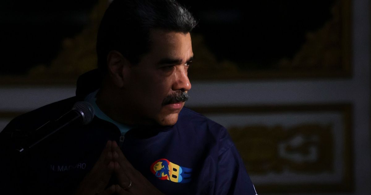 Troca de celulares e mudança de camas: Maduro busca segurança, diz NYT