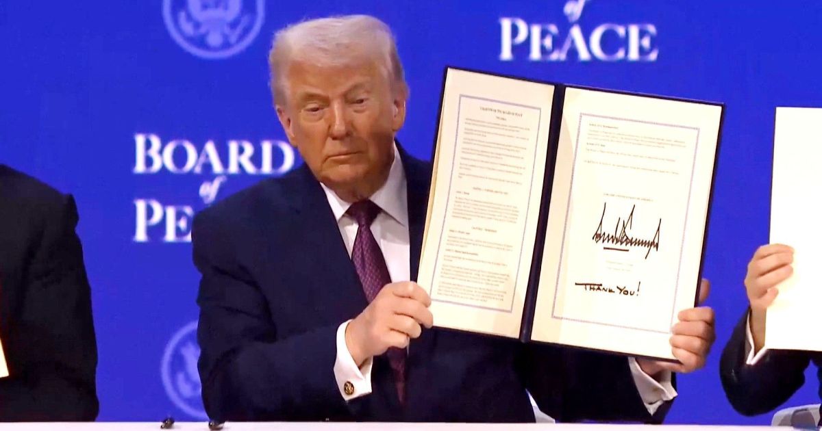 Conselho de Paz: Trump será presidente por tempo indefinido; entenda