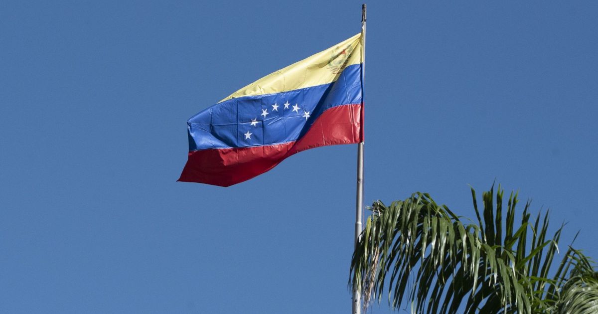 População da Venezuela estoca comida após ataque dos EUA